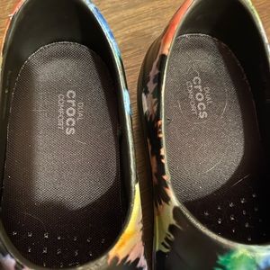 Crocs dual comfort clogs